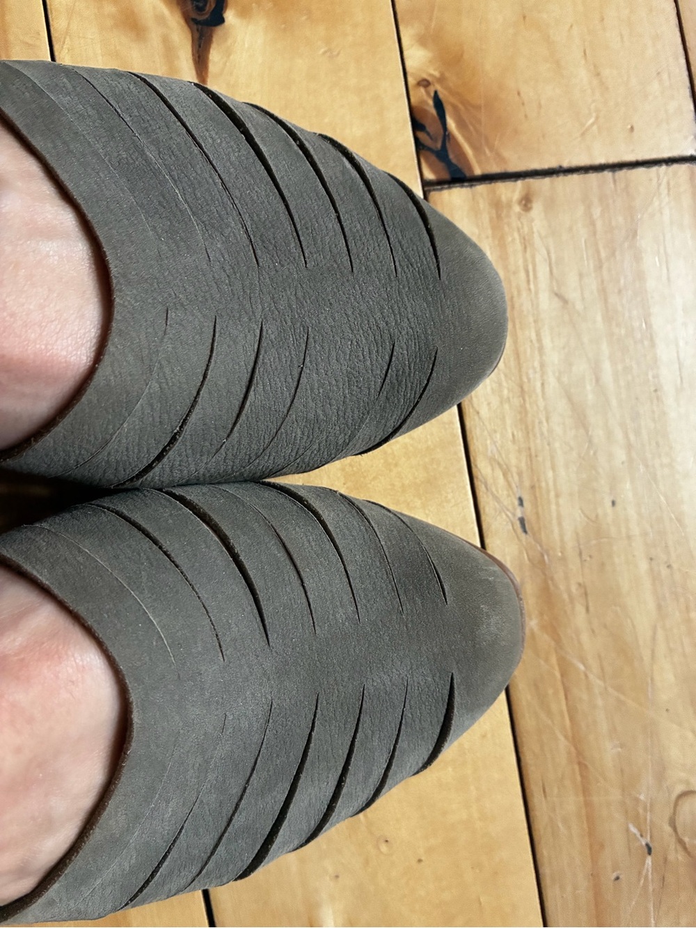 El Naturalista Olive Green Slit-Detail Women’s Sandals